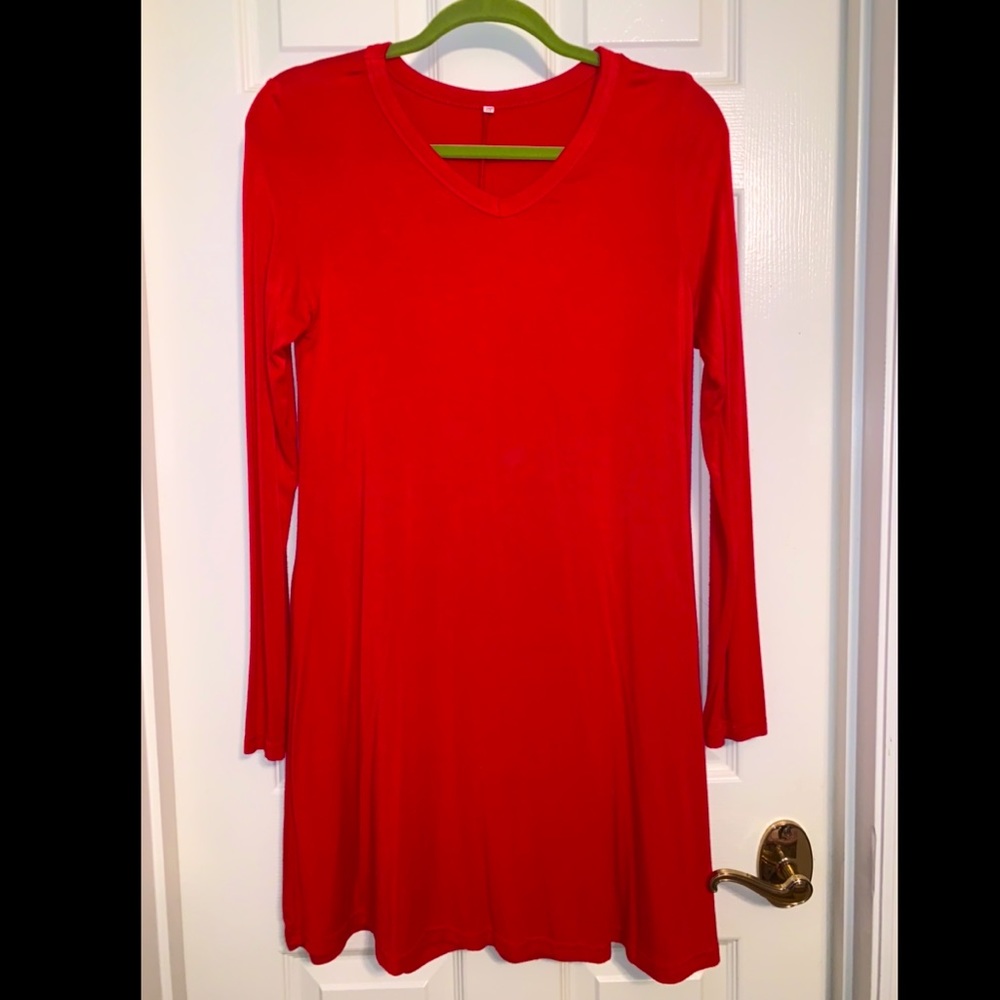 Knit v-neck, long-sleeved red dress, M.